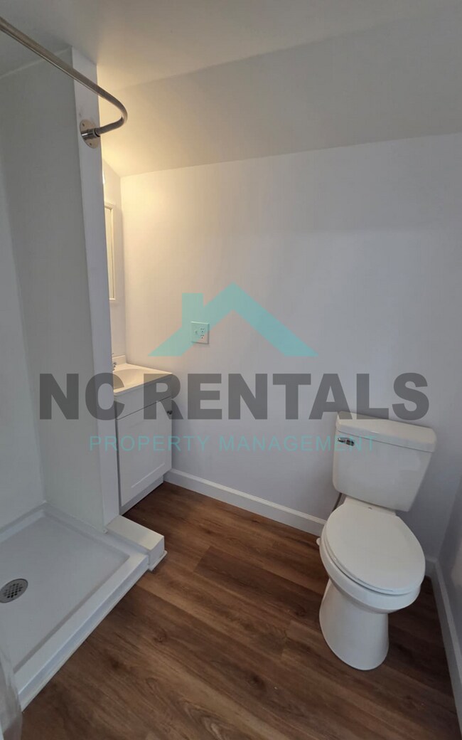 Building Photo - 204 N 6th Ave