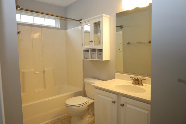 Building Photo - 698 Pepperbush Dr