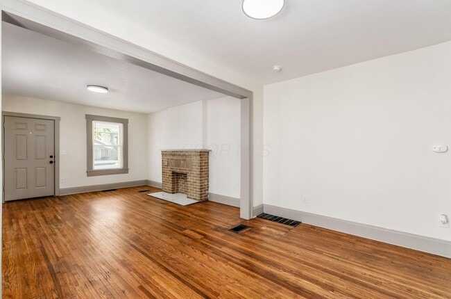 Building Photo - 289 Brehl Ave