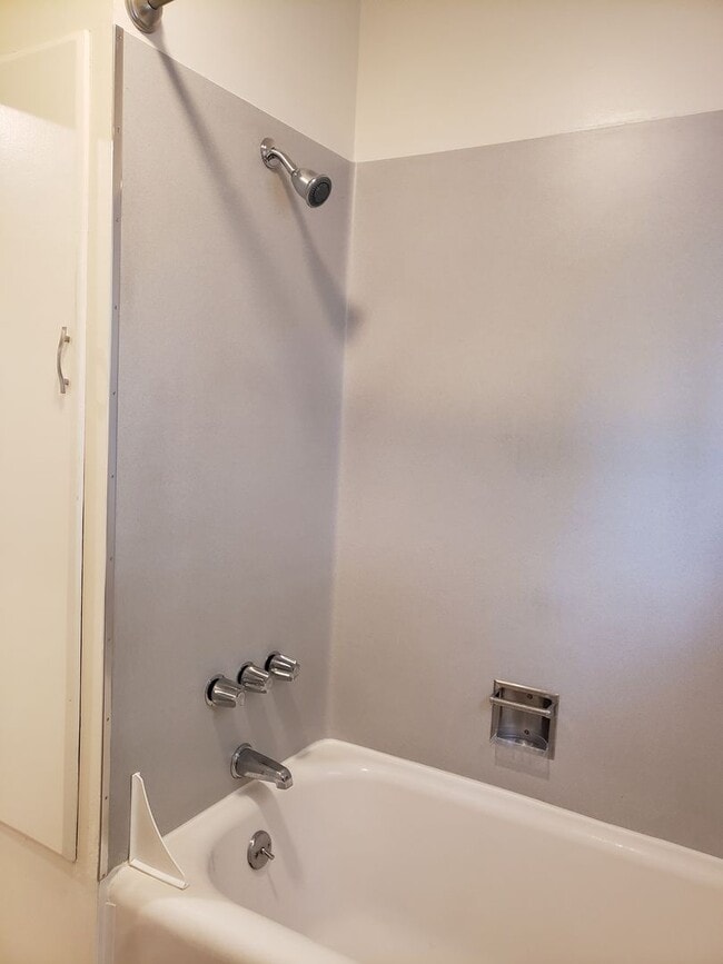 Building Photo - Arlington Pl. Triplex - EBB001