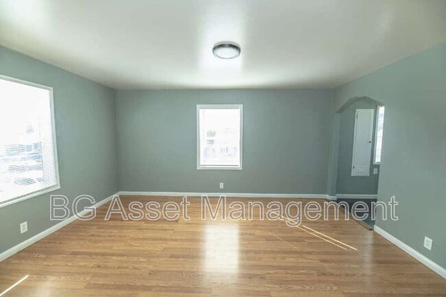 Building Photo - 1321 Dunn Ave