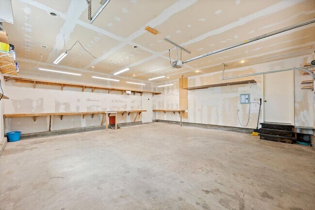 Building Photo - Garcia 16920