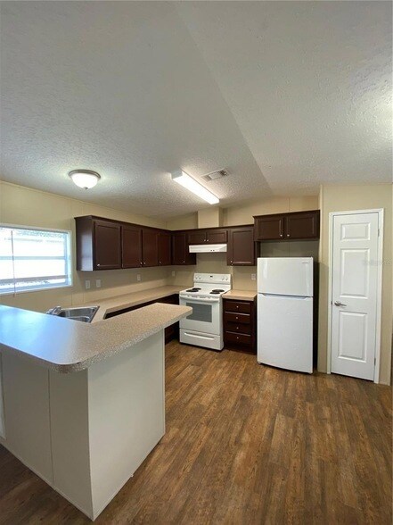 Building Photo - 37412 Carringer Rd