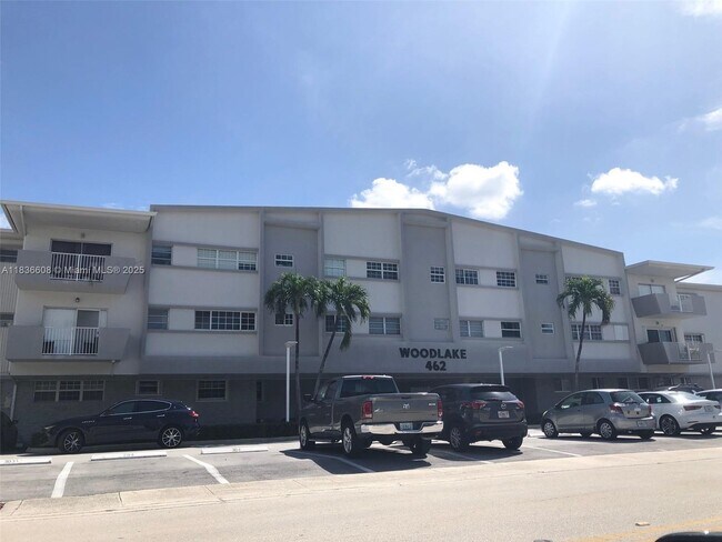 Building Photo - 462 Golden Isles Dr