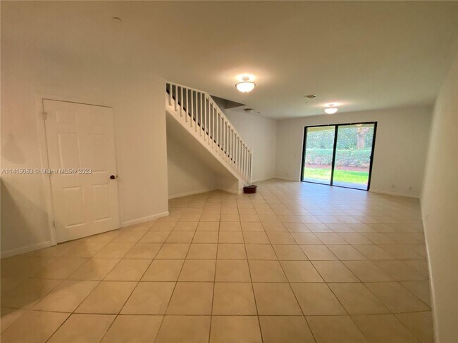 Building Photo - 4272 Vineyard Cir