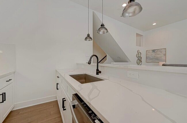 Building Photo - 6127 W Montgomery Rd