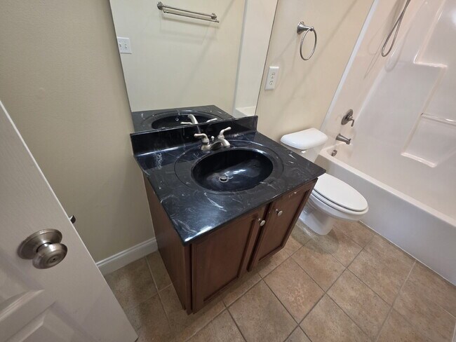 Building Photo - Spacious 4-Bedroom Home for Rent in Kings Grant Fayetteville – 15 Minutes from Fort Bragg