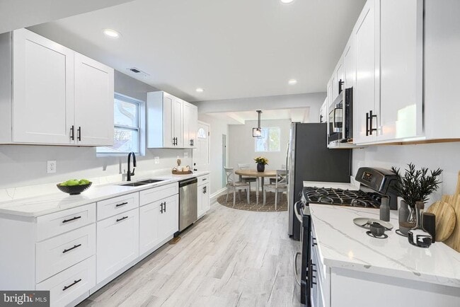 Building Photo - 9 Avenal Rd