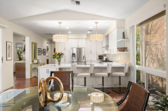 Building Photo - 49105 Casa Del Rio