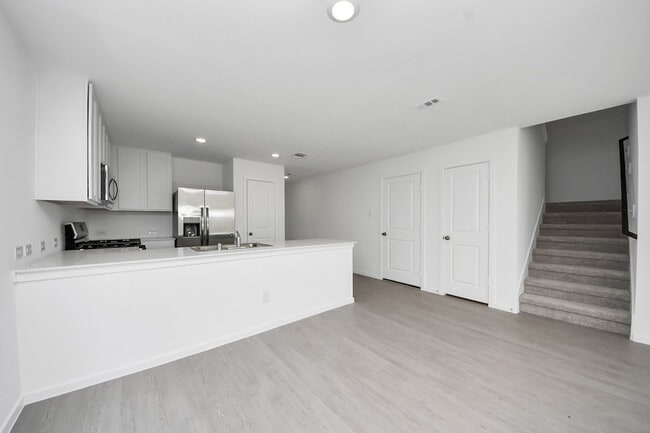 Building Photo - 25524 Roy Rogers Rd