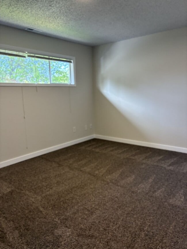 Building Photo - Lombard