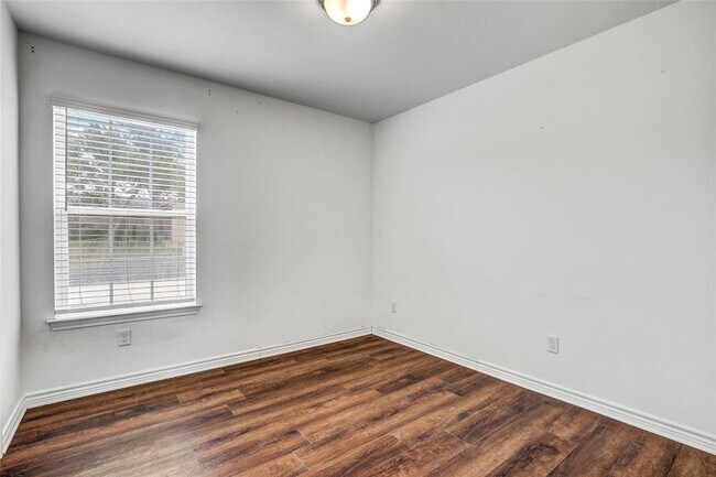 Building Photo - 610 Splitrock