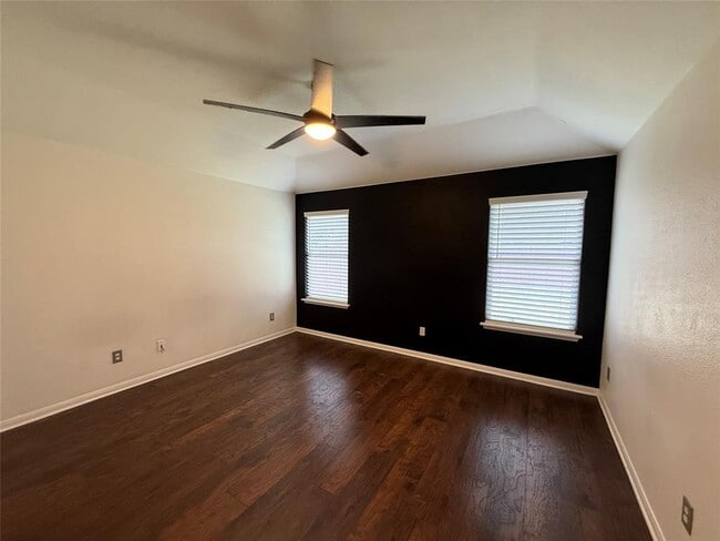 Building Photo - 501 Morning Dove Dr