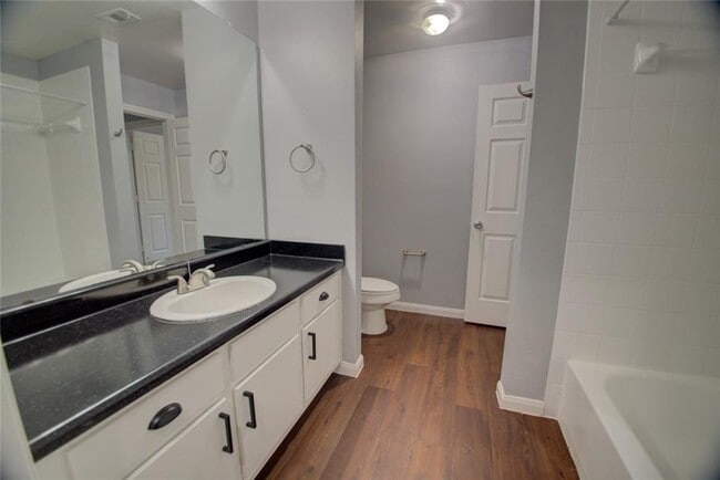 Building Photo - 2320 Gracy Farms Ln