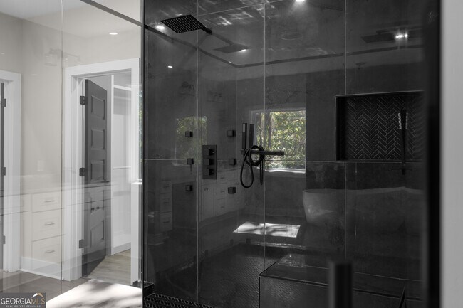 Building Photo - 1331 Diamond Ave SE