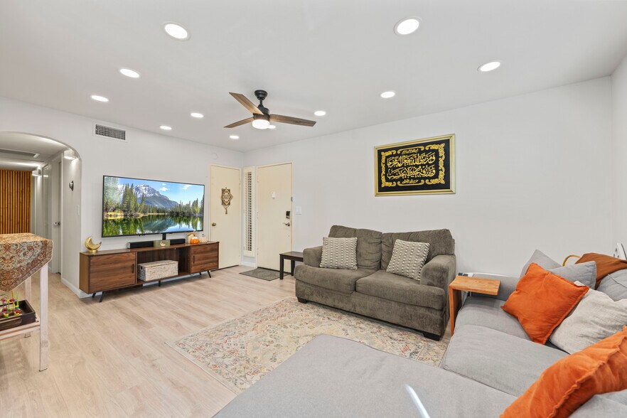 Building Photo - 18122 Sundowner Way