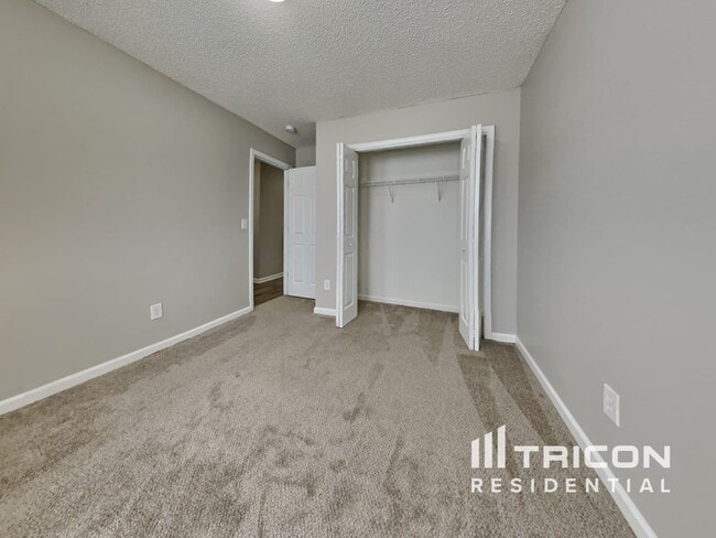 Building Photo - 819 Chablis Dr