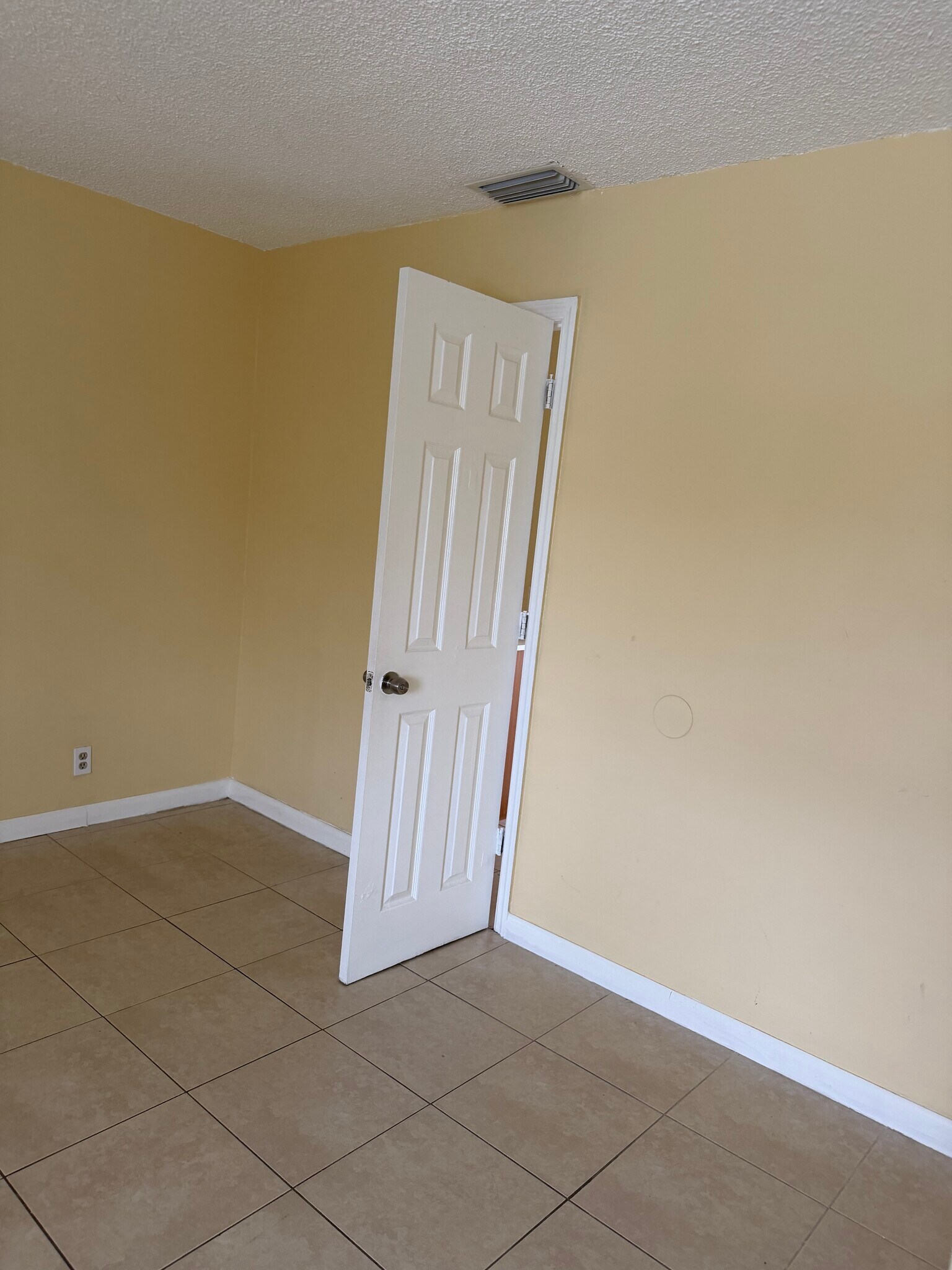 Building Photo - 2521 NW 56th Ave