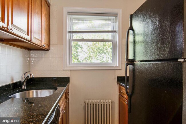 Building Photo - 1410 N Quinn St