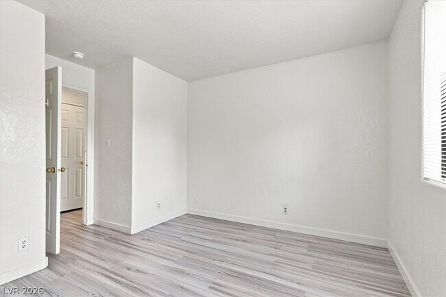 Building Photo - 5042 S Rainbow Blvd