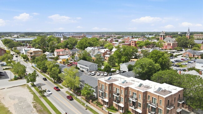 Building Photo - 328 River Walk Dr