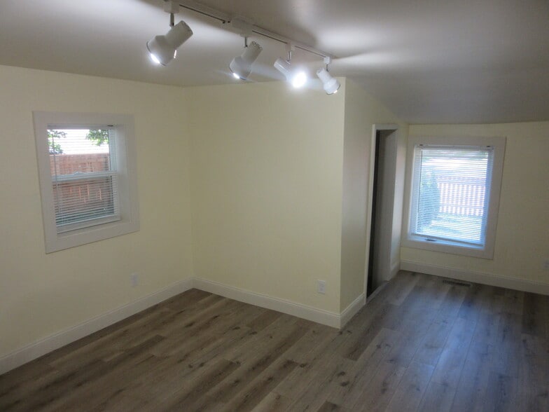 east bedroom - 307 W Columbia Ave