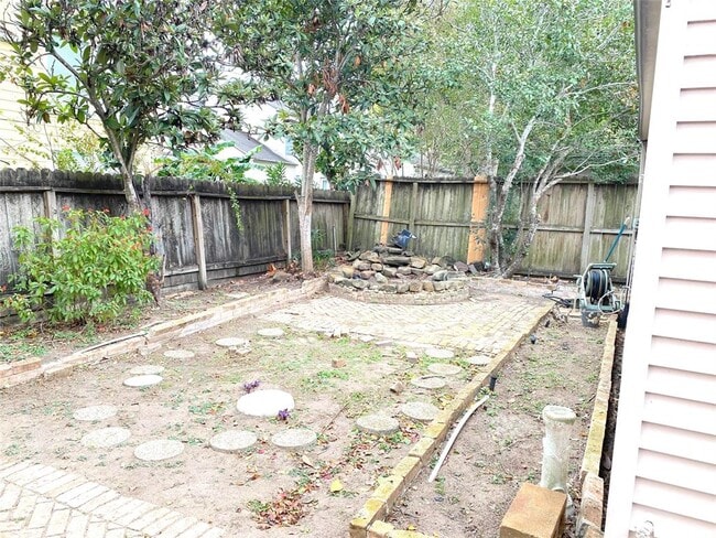Building Photo - 1103 Forest Home Dr