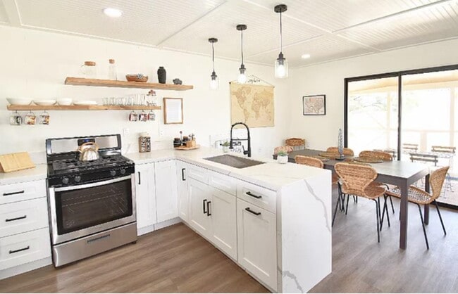 Building Photo - 108 Rough Canyon Rd