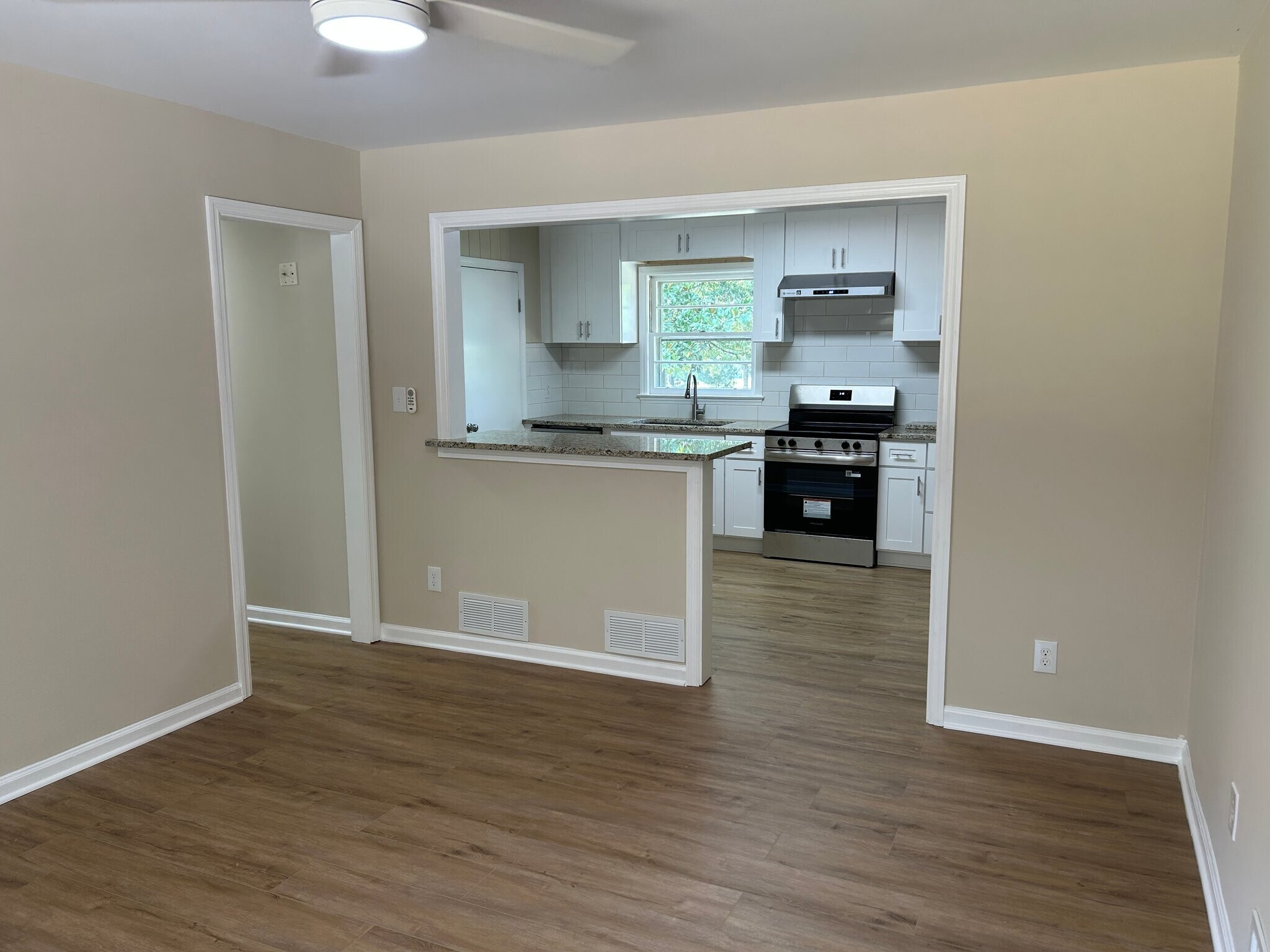 Building Photo - 665 S Wildwood Dr