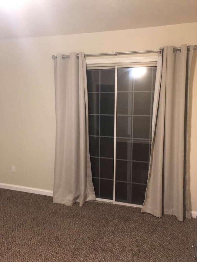 Building Photo - Tracy Gorgeous Renovated 4 Bedroom 2.5 Bat...