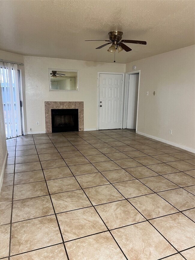 Building Photo - 9700 Leawood Blvd