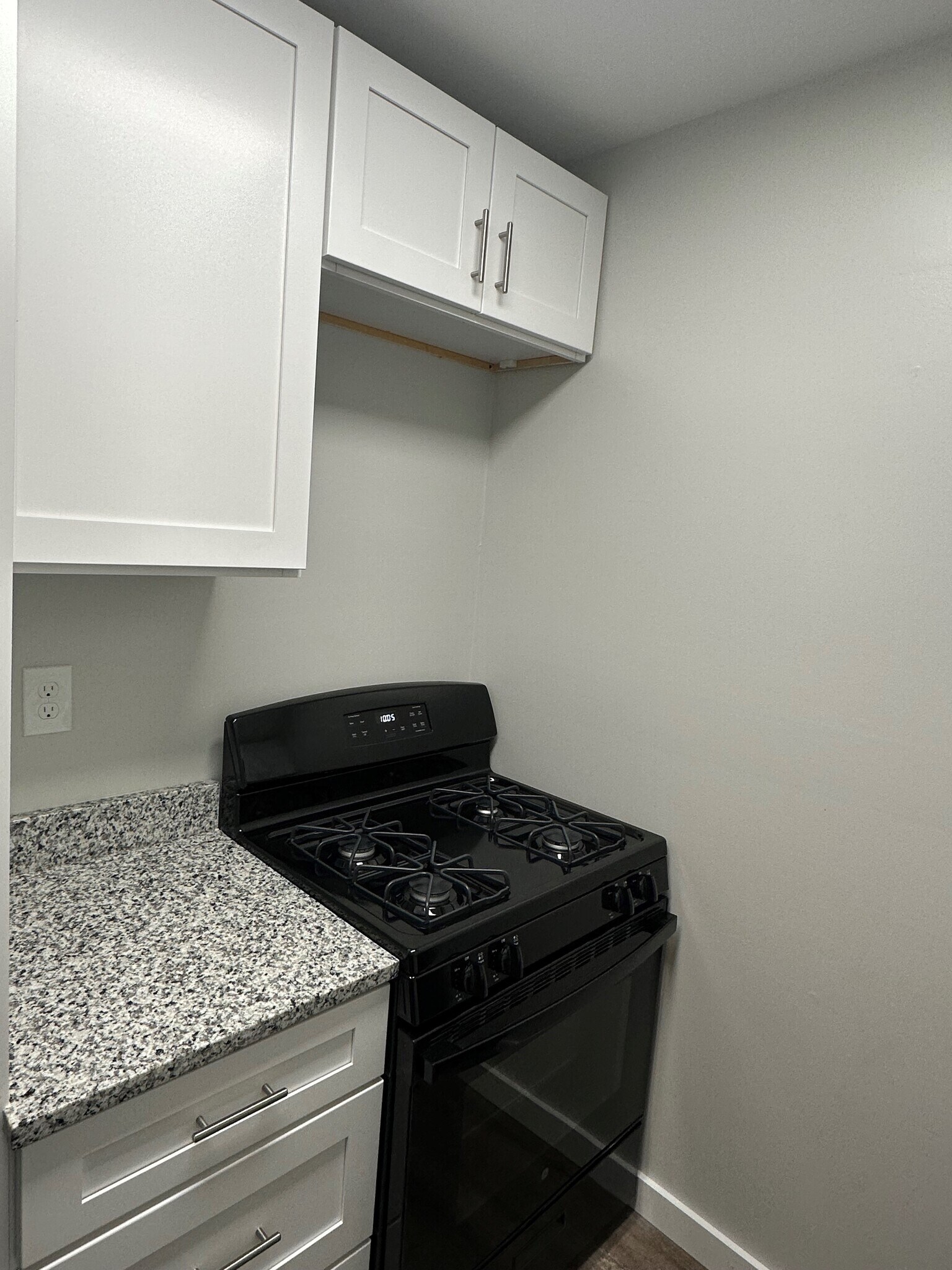 Building Photo - 32 Lancaster Est