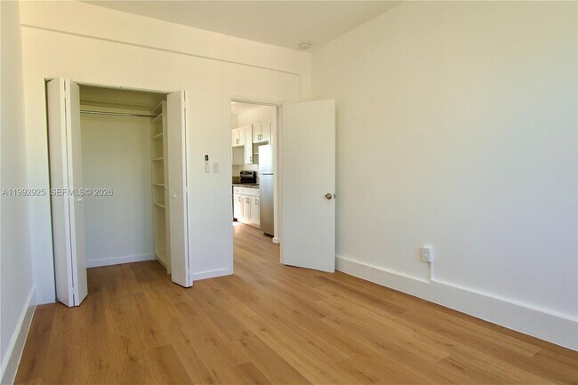 Building Photo - 337 SW 5th Ave