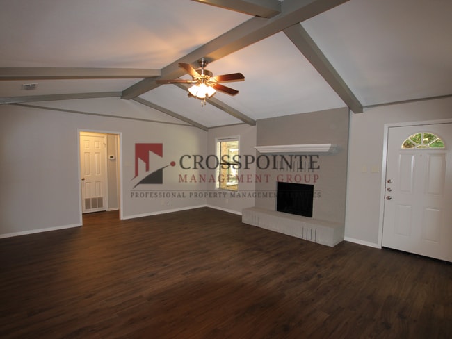 Building Photo - Charming 3 Bedroom in Whitehouse!