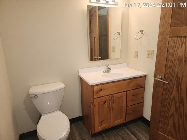 Building Photo - 1 bed 1 bath Simple Living- Utilities INCL...