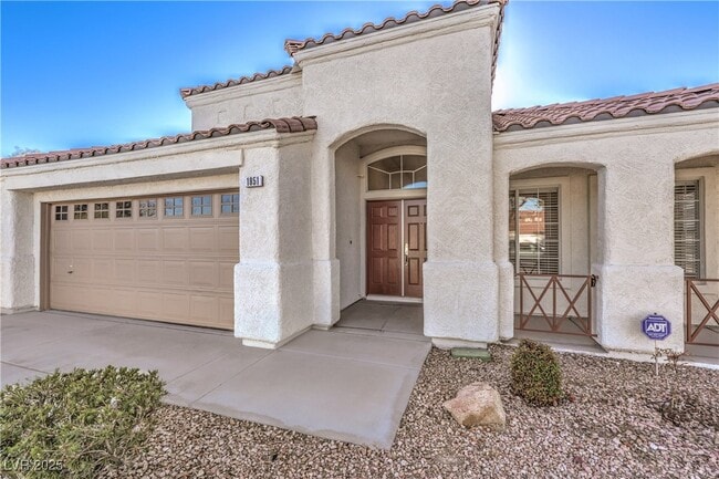 Building Photo - 1851 Vista Pointe Ave