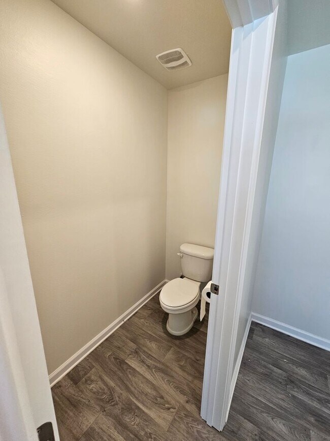 Building Photo - Spacious 4-bedroom Home in Panama City, FL - Perfect for long-term rental! *1/2 Off 1st Month's R...