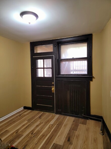 Building Photo - 10919 S Vernon Ave