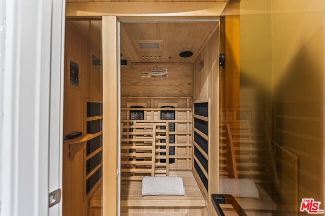 Building Photo - 2201 Polyscope Pl