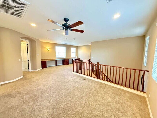Building Photo - 6250 S Rochester Dr
