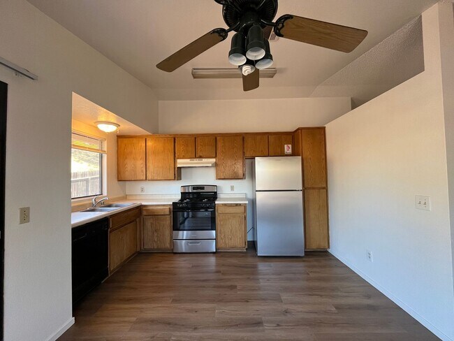 Building Photo - 309 Oak Meadow Ln