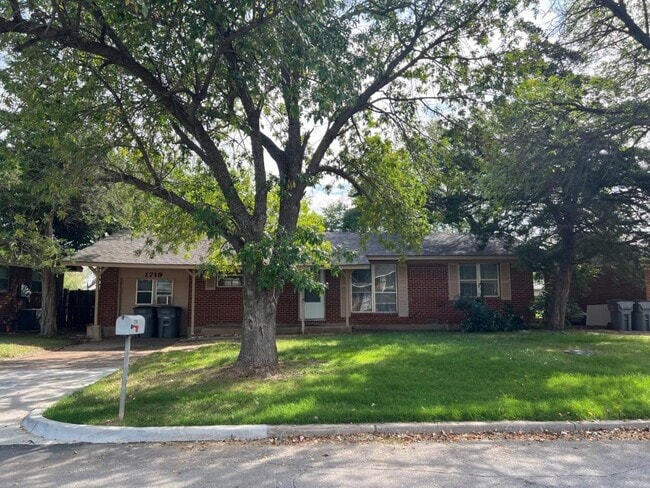 Primary Photo - 1719 NW 48th St