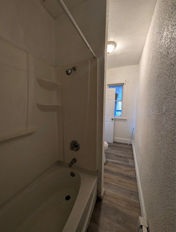 Building Photo - 905 Park St