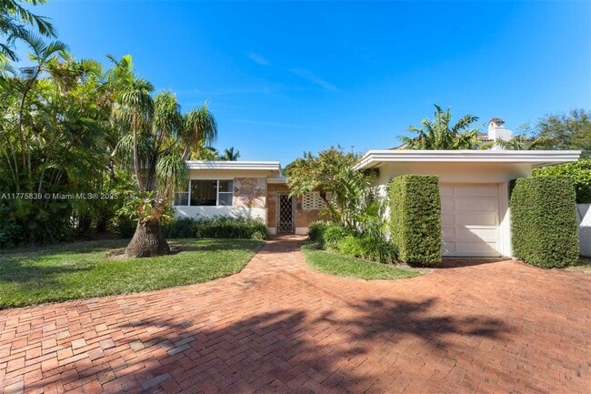 Building Photo - 5150 La Gorce Dr