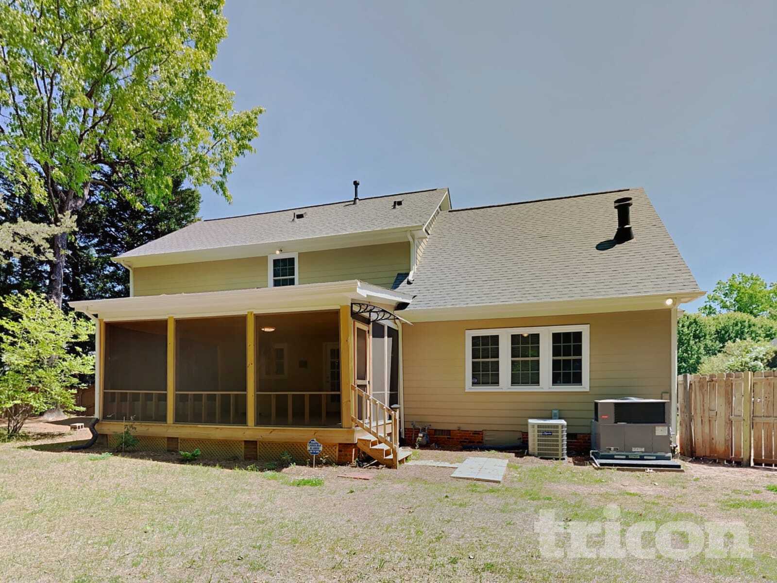 Building Photo - 3200 Oliver Dr