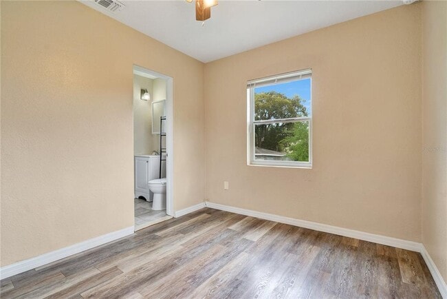 Building Photo - 2183 Crandon Ave
