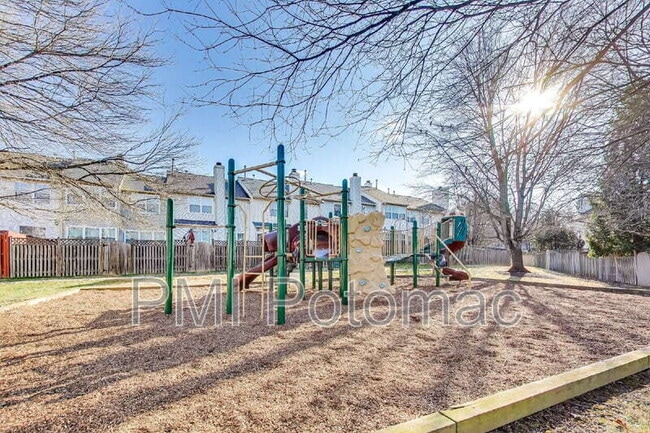 Building Photo - 8417 Meadow Green Way