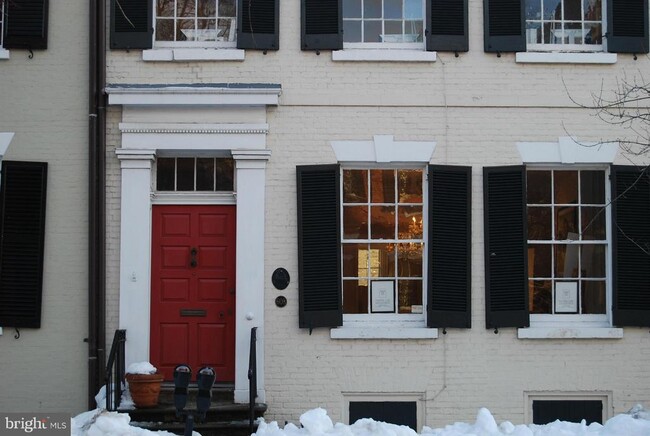 Building Photo - 608 Cameron St