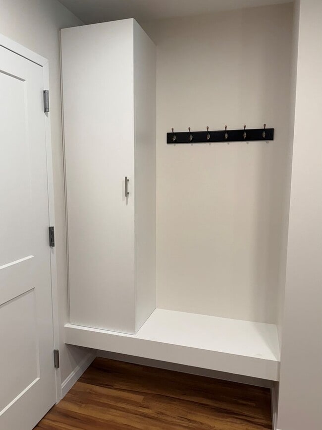 Building Photo - One Bedroom with Den , so many possibilities!