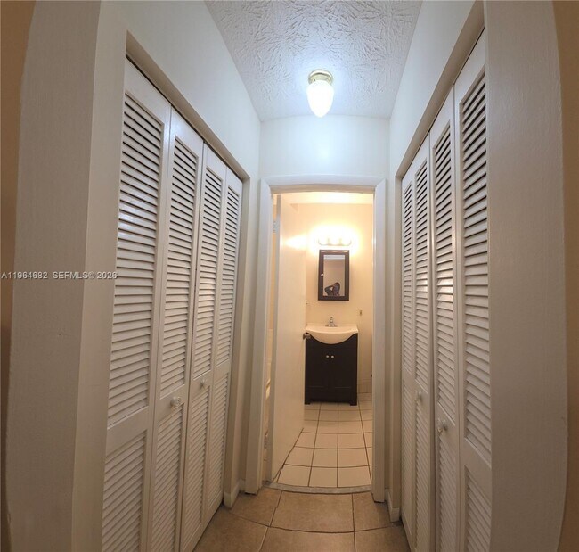 Building Photo - 2308 Monroe St